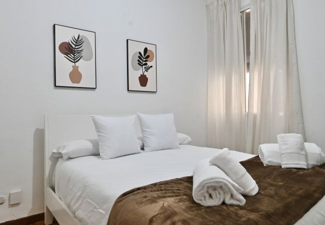 Apartment in Madrid - M (VEL132) Encantador Apartamento de Cuatro Dormit Apartment in Madrid - M (VEL132) Encantador Apartamento de Cuatro Dormit
