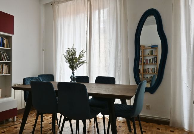 Apartment in Madrid - Four Bedroom Apartment in the Bohemian Neighborhood of Malasaña VLD13 