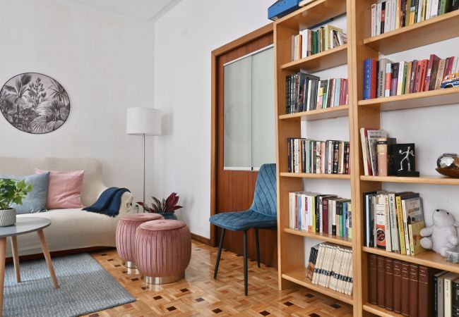  in Madrid - Four Bedroom Apartment in the Bohemian Neighborhood of Malasaña VLD13 