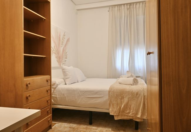 Apartment in Madrid - M (VEL132) Encantador Apartamento de Cuatro Dormit Apartment in Madrid - M (VEL132) Encantador Apartamento de Cuatro Dormit