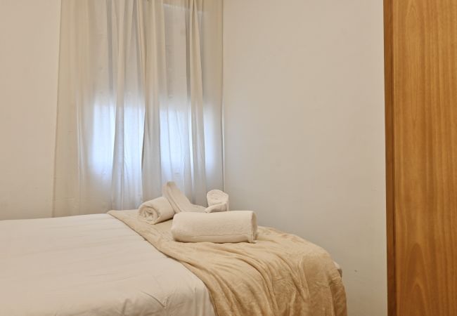 Apartment in Madrid - Four Bedroom Apartment in the Bohemian Neighborhood of Malasaña VLD13 