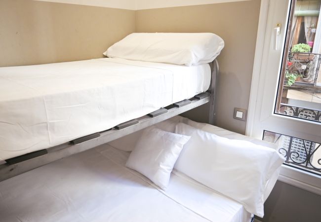 Apartment in Madrid - M (PAL41) Amplia vivienda de tres dormitorios en L Apartment in Madrid - M (PAL41) Amplia vivienda de tres dormitorios en L