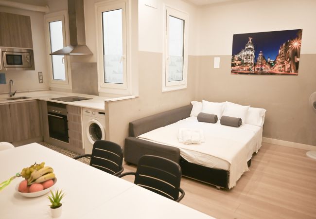 Apartment in Madrid - M (PAL4) Spacious three-bedroom home in La Latina