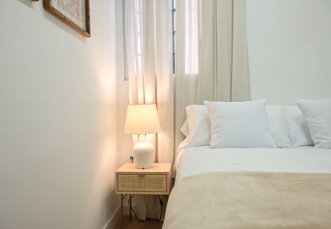 Apartment in Madrid - M (GHE130) Encantador apartamento de un dormitorio Apartment in Madrid - M (GHE130) Encantador apartamento de un dormitorio