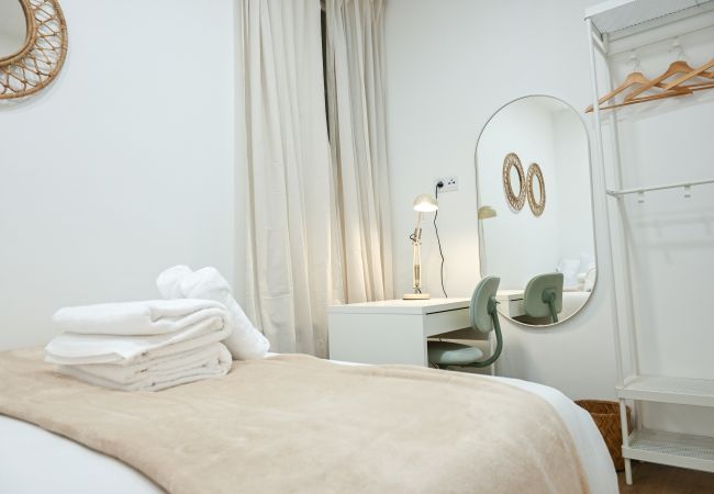 Apartment in Madrid - M (GHE130) Encantador apartamento de un dormitorio Apartment in Madrid - M (GHE130) Encantador apartamento de un dormitorio