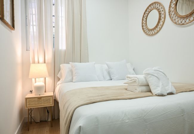 Apartment in Madrid - M (GHE130) Encantador apartamento de un dormitorio Apartment in Madrid - M (GHE130) Encantador apartamento de un dormitorio