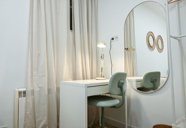 Apartment in Madrid - M (GHE130) Encantador apartamento de un dormitorio Apartment in Madrid - M (GHE130) Encantador apartamento de un dormitorio