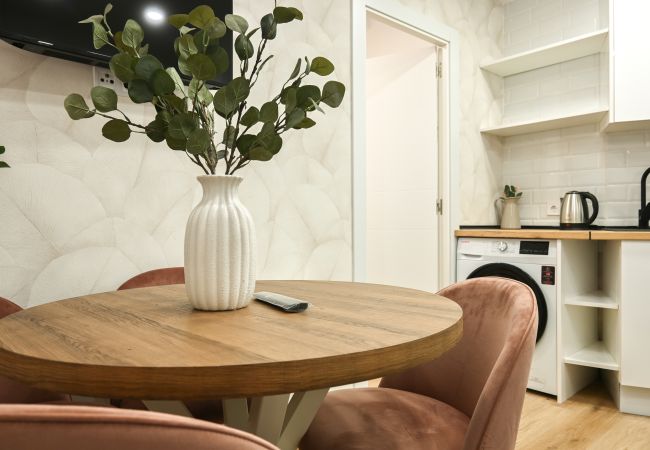 Apartment in Madrid - M (GHE130) Encantador apartamento de un dormitorio Apartment in Madrid - M (GHE130) Encantador apartamento de un dormitorio