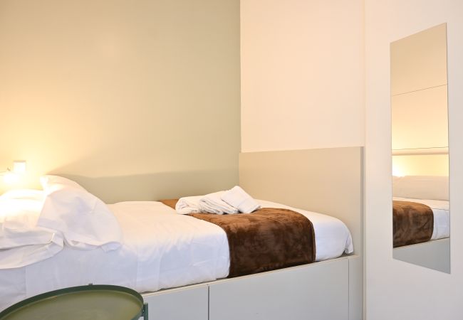 Apartment in Madrid - M (AMP412) Encantador apartamento de 2 dormitorios Apartment in Madrid - M (AMP412) Encantador apartamento de 2 dormitorios