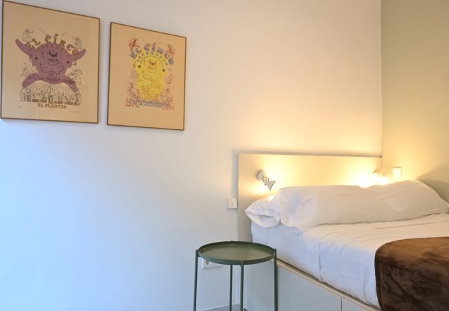 Apartment in Madrid - M (AMP41) Charming 2-bedroom apartment: Experience authentic Madrid life in your own space