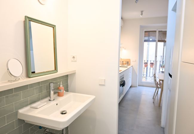 Apartment in Madrid - M (AMP41) Charming 2-bedroom apartment: Experience authentic Madrid life in your own space