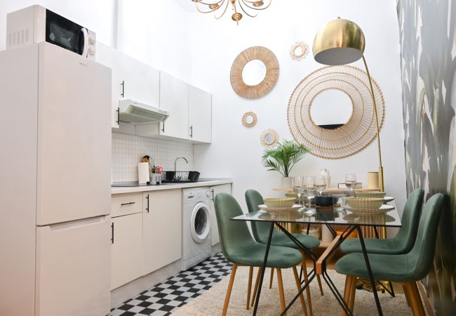 Apartment in Madrid - M (CER82º) Live the Madrid life! Cozy 2-bedroom home just a few minutes from Puerta del Sol in Madrid