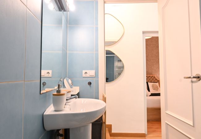 Apartment in Madrid - M (CER823) Vive la vida madrileña! Acogedora viv Apartment in Madrid - M (CER823) Vive la vida madrileña! Acogedora viv