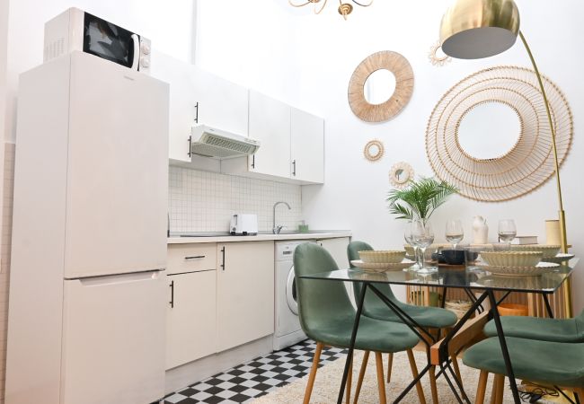 Apartment in Madrid - M (CER82º) Live the Madrid life! Cozy 2-bedroom home just a few minutes from Puerta del Sol in Madrid