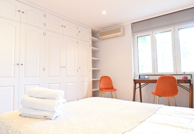 Apartment in Madrid - Spacious Three Bedroom Apartment a few minutes from the Bernabeu in Madrid ORE51