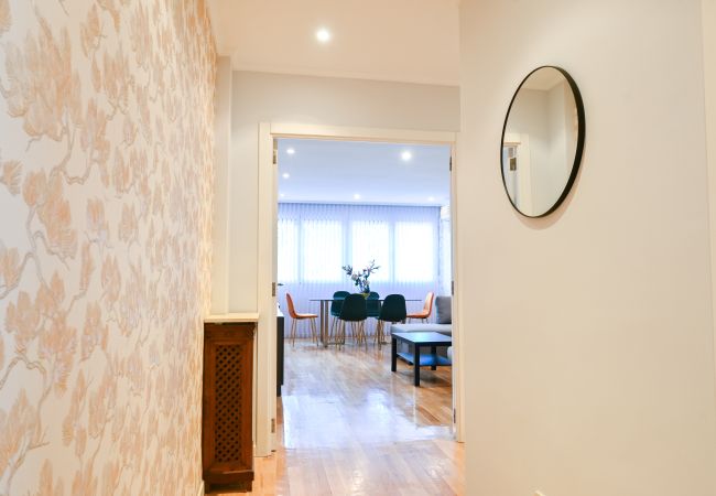 Apartment in Madrid - Spacious Three Bedroom Apartment a few minutes from the Bernabeu in Madrid ORE51