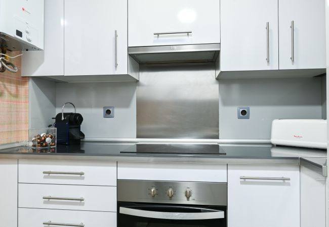 Apartment in Madrid - Spacious Three Bedroom Apartment a few minutes from the Bernabeu in Madrid ORE51