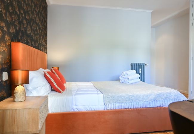 Apartment in Madrid - Spacious Three Bedroom Apartment a few minutes from the Bernabeu in Madrid ORE51