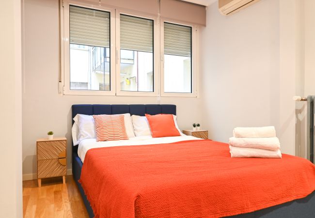 Apartment in Madrid - Spacious Three Bedroom Apartment a few minutes from the Bernabeu in Madrid ORE51