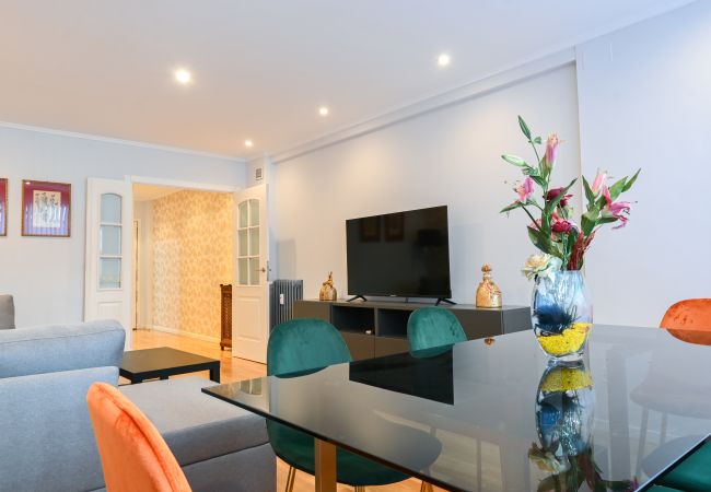 Apartment in Madrid - Spacious Three Bedroom Apartment a few minutes from the Bernabeu in Madrid ORE51