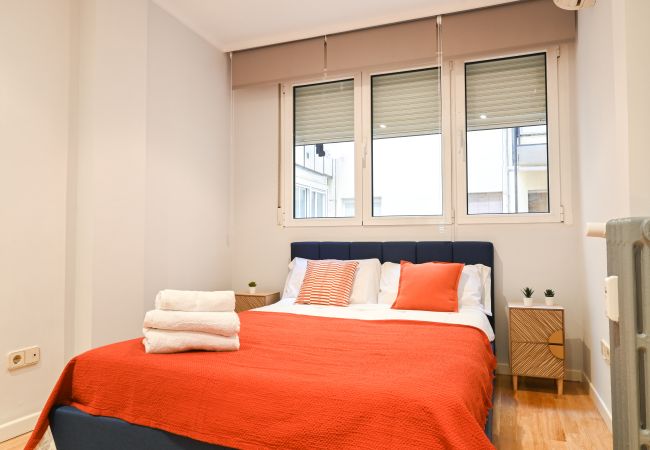 Apartment in Madrid - Spacious Three Bedroom Apartment a few minutes from the Bernabeu in Madrid ORE51