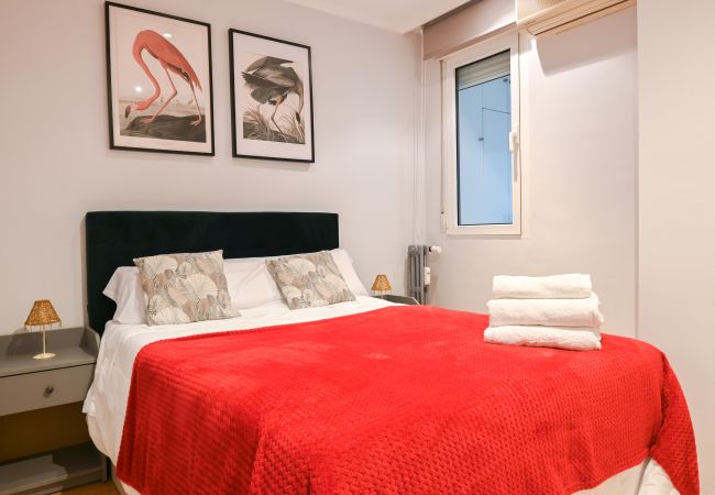 Apartment in Madrid - Spacious Three Bedroom Apartment a few minutes from the Bernabeu in Madrid ORE51