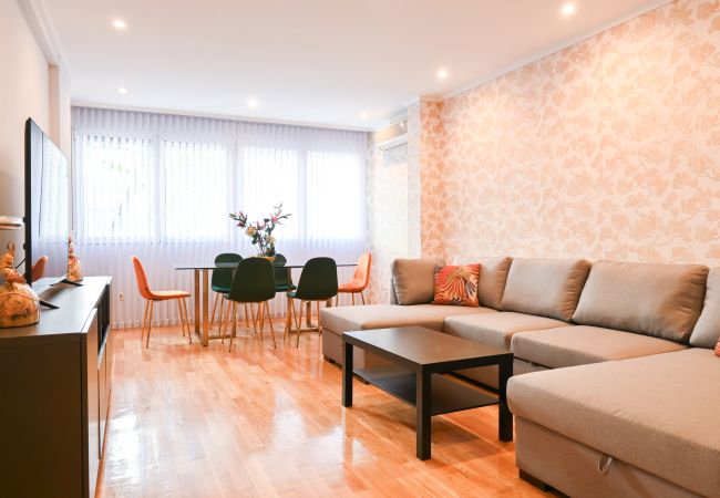  in Madrid - Spacious Three Bedroom Apartment a few minutes from the Bernabeu in Madrid ORE51