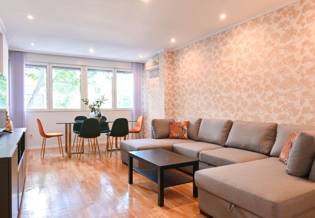 Apartment in Madrid - Spacious Three Bedroom Apartment a few minutes from the Bernabeu in Madrid ORE51