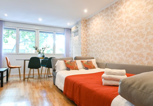 Apartment in Madrid - Spacious Three Bedroom Apartment a few minutes from the Bernabeu in Madrid ORE51