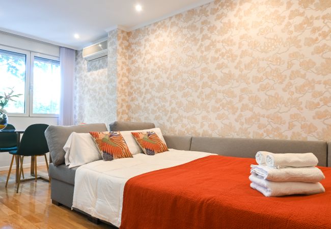 Apartment in Madrid - Spacious Three Bedroom Apartment a few minutes from the Bernabeu in Madrid ORE51