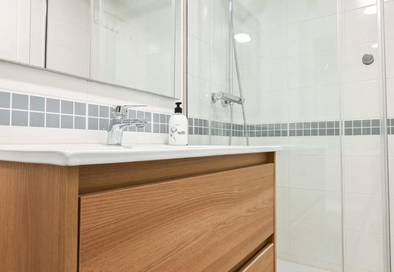 Apartment in Madrid - M (SFN21) Vivienda en Madrid con Comodidad, Funcio