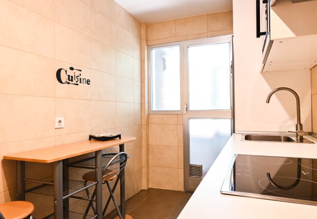 Apartment in Madrid - M (CAR430) Cómodo apartamento de un dormitorio Apartment in Madrid - M (CAR430) Cómodo apartamento de un dormitorio