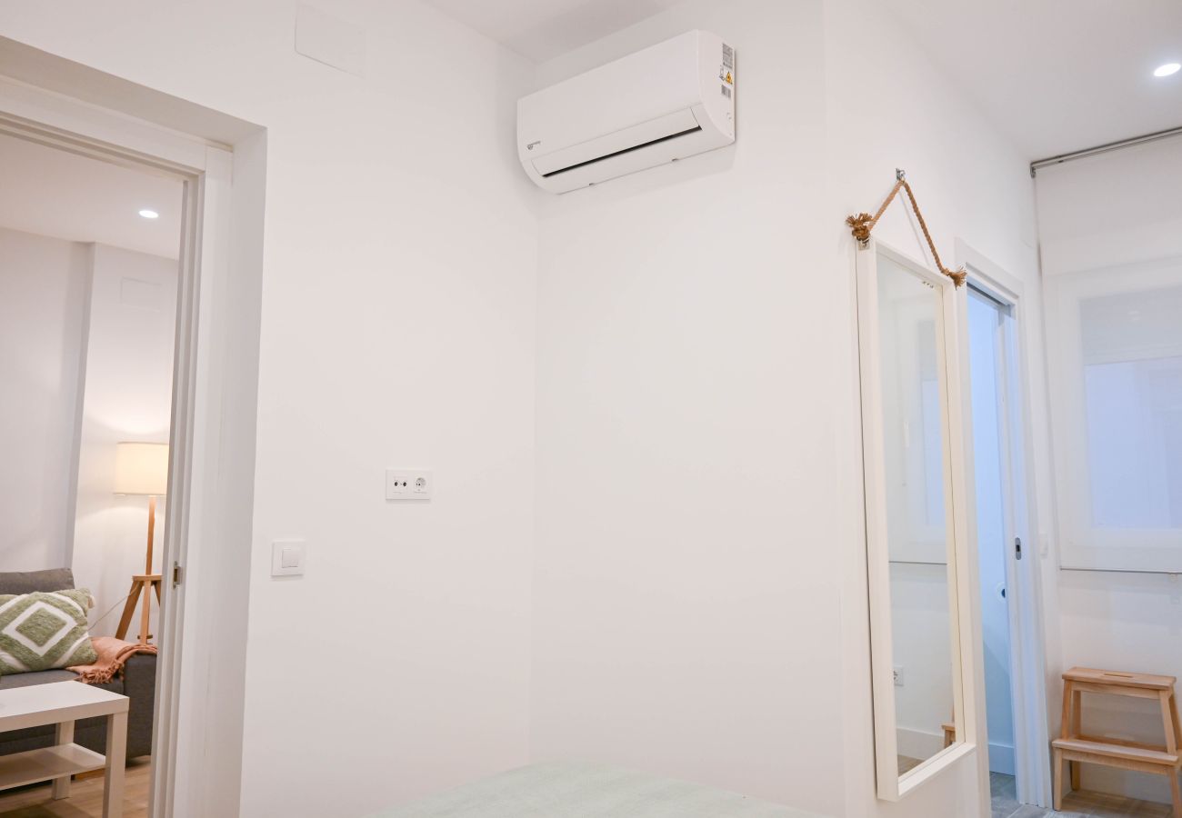 Apartment in Madrid - Modern Apartment in Acacias with Excellent Location in the Center of Madrid