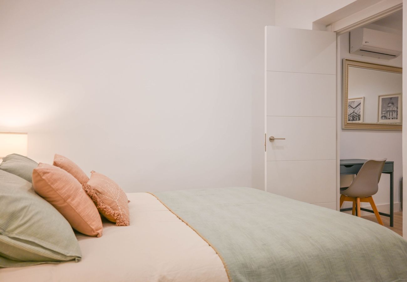 Apartment in Madrid - Modern Apartment in Acacias with Excellent Location in the Center of Madrid