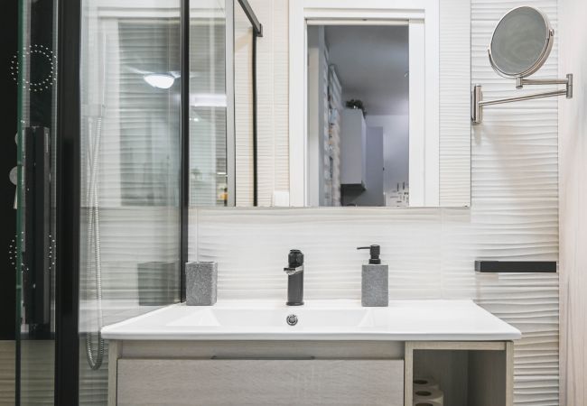Apartment in Madrid - M (EMB500)Moderno y Cómodo Apartamento en el Centr Apartment in Madrid - M (EMB500)Moderno y Cómodo Apartamento en el Centr