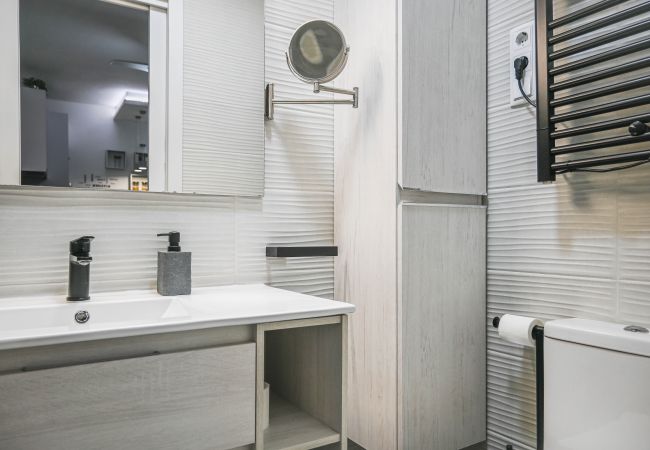 Apartment in Madrid - M (EMB500)Moderno y Cómodo Apartamento en el Centr Apartment in Madrid - M (EMB500)Moderno y Cómodo Apartamento en el Centr