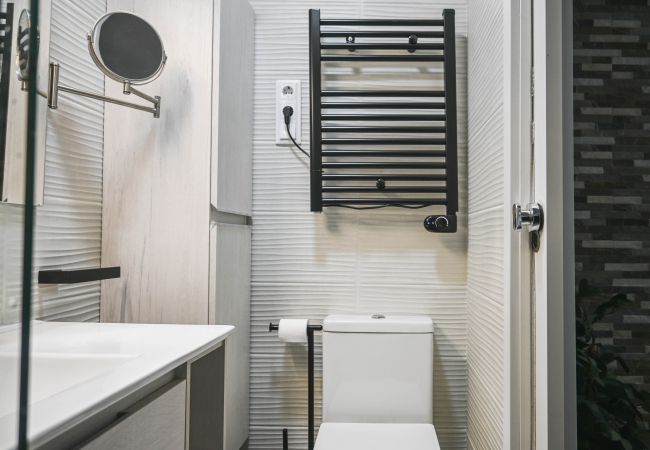 Apartment in Madrid - M (EMB500)Moderno y Cómodo Apartamento en el Centr Apartment in Madrid - M (EMB500)Moderno y Cómodo Apartamento en el Centr