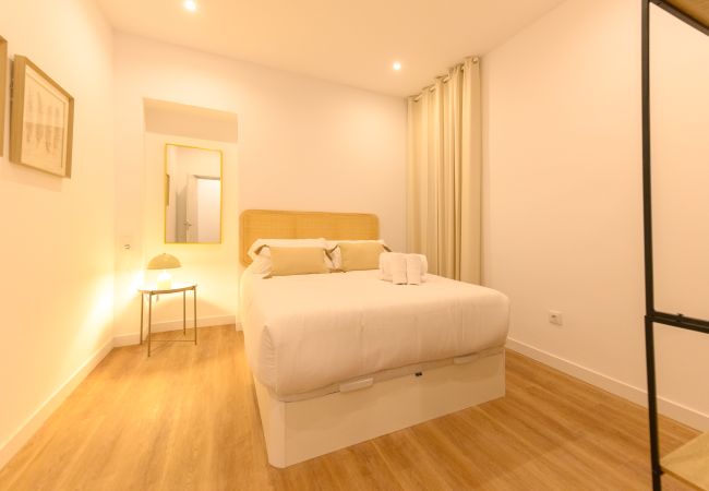 Apartment in Madrid - M (FEI70)Elegancia y Confort en el Corazón de Cham Apartment in Madrid - M (FEI70)Elegancia y Confort en el Corazón de Cham