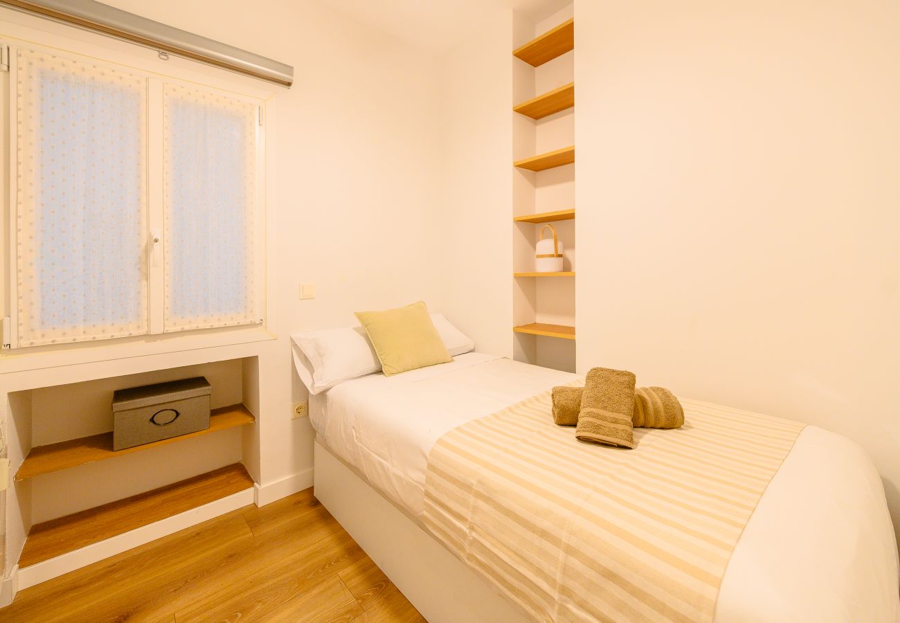 Apartment in Madrid - M (JAM471B)Apartamento Luminoso con Balcón en el C