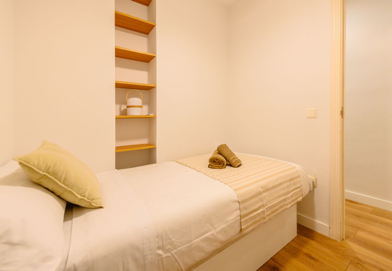 Apartment in Madrid - M (JAM471B)Apartamento Luminoso con Balcón en el C