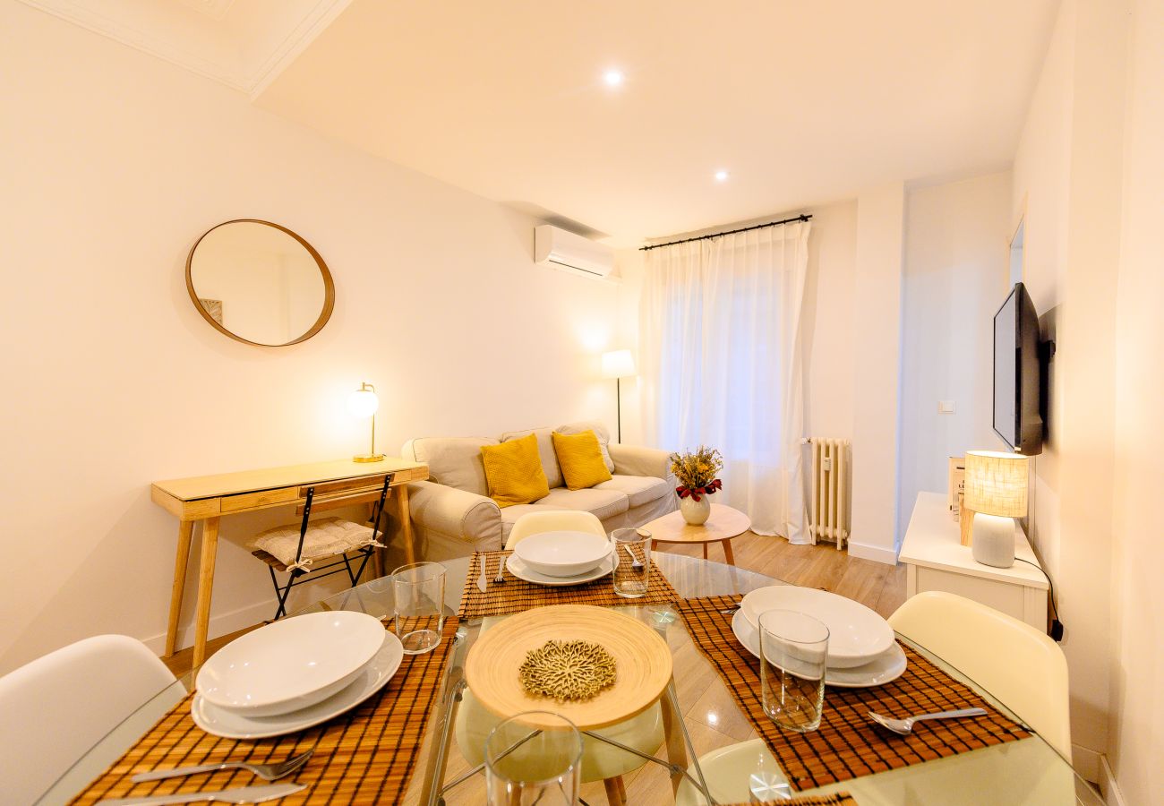 Apartment in Madrid - M (JAM471B)Apartamento Luminoso con Balcón en el C