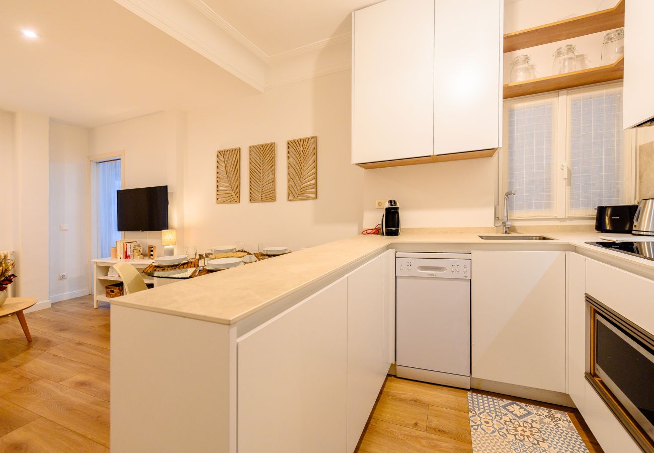 Apartment in Madrid - M (JAM471B)Apartamento Luminoso con Balcón en el C