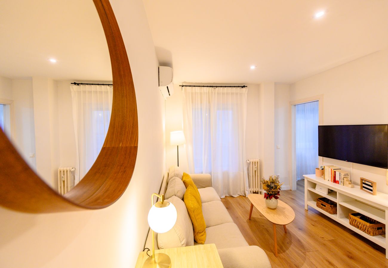 Apartment in Madrid - M (JAM471B)Apartamento Luminoso con Balcón en el C