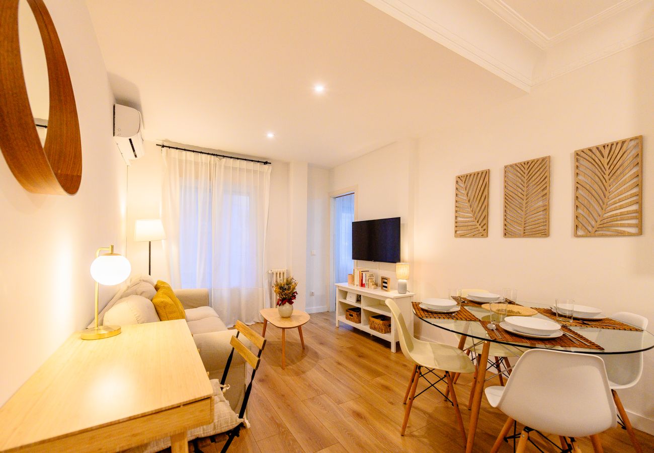 Apartment in Madrid - M (JAM471B)Apartamento Luminoso con Balcón en el C