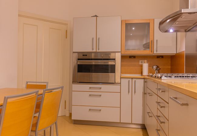 Apartment in Madrid - M (PDH52)Apartamento Amplio y Elegante en Paseo de Apartment in Madrid - M (PDH52)Apartamento Amplio y Elegante en Paseo de