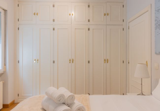 Apartment in Madrid - M (PDH52)Apartamento Amplio y Elegante en Paseo de Apartment in Madrid - M (PDH52)Apartamento Amplio y Elegante en Paseo de