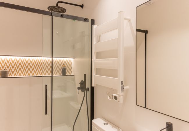 Apartment in Madrid - M (CPE205)Elegante y Acogedor Apartamento con Enca Apartment in Madrid - M (CPE205)Elegante y Acogedor Apartamento con Enca