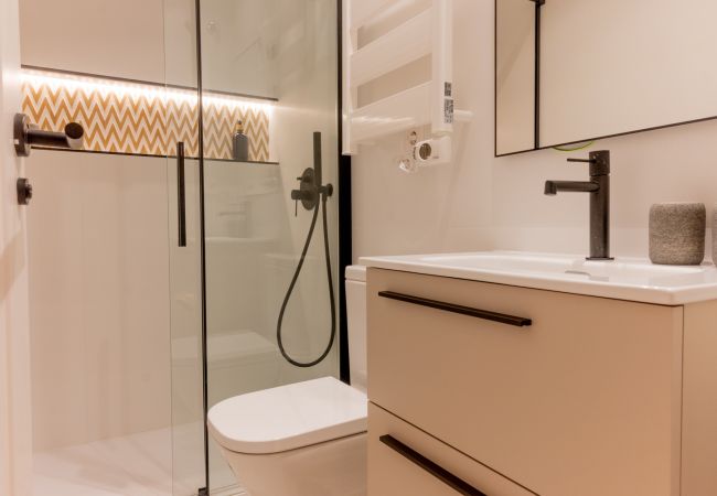 Apartment in Madrid - M (CPE205)Elegante y Acogedor Apartamento con Enca Apartment in Madrid - M (CPE205)Elegante y Acogedor Apartamento con Enca