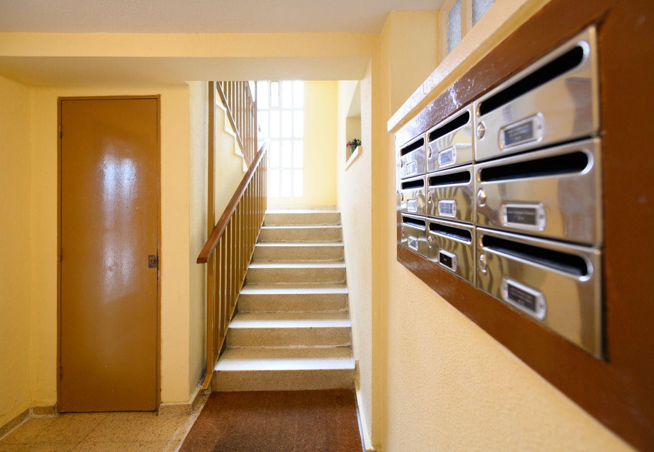 Apartment in Madrid - Cozy Apartment in the Heart of Vallecas: Ideal for Temporary Stays