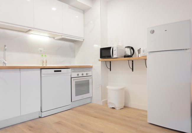 Apartment in Madrid - M (DHI17) Aria: Donde la Tranquilidad y el Diseñ Apartment in Madrid - M (DHI17) Aria: Donde la Tranquilidad y el Diseñ